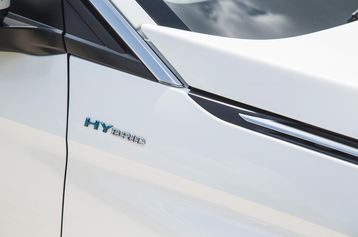 7 Peugeot 3008 2021 RT hybrid badge 7 Peugeot 3008 2021 RT hybrid badge