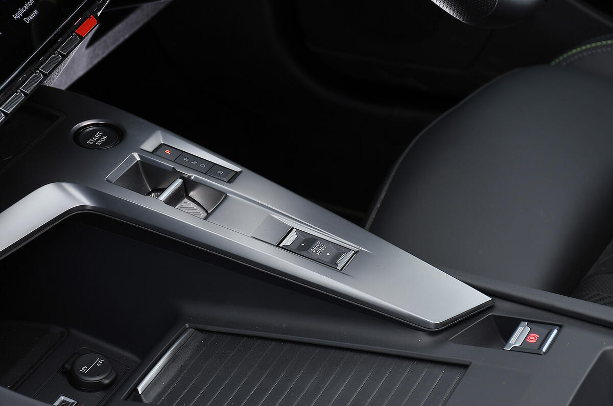 7 Peugeot 308 GT Plug in 2026 jb20260312 0823