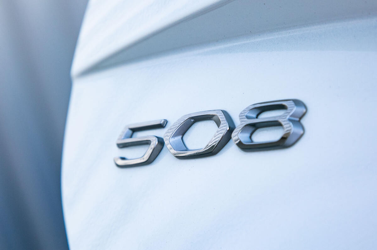 Peugeot 508 SW 2019 review - rear badge