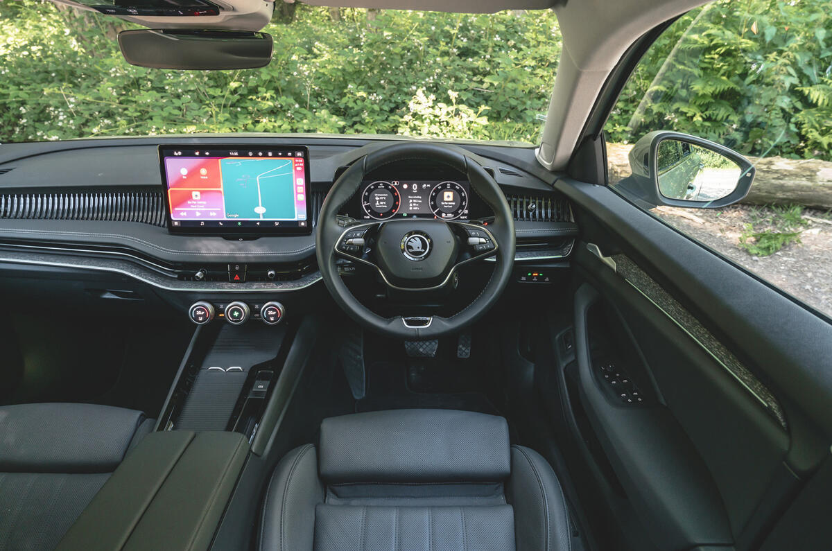 7 Cabine de la Skoda Superb 2024