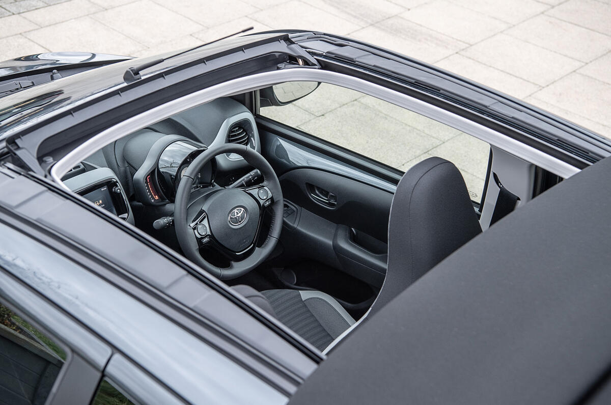 7 Toyota Aygo 2019 UK RT roof 7 Toyota Aygo 2019 UK RT roof