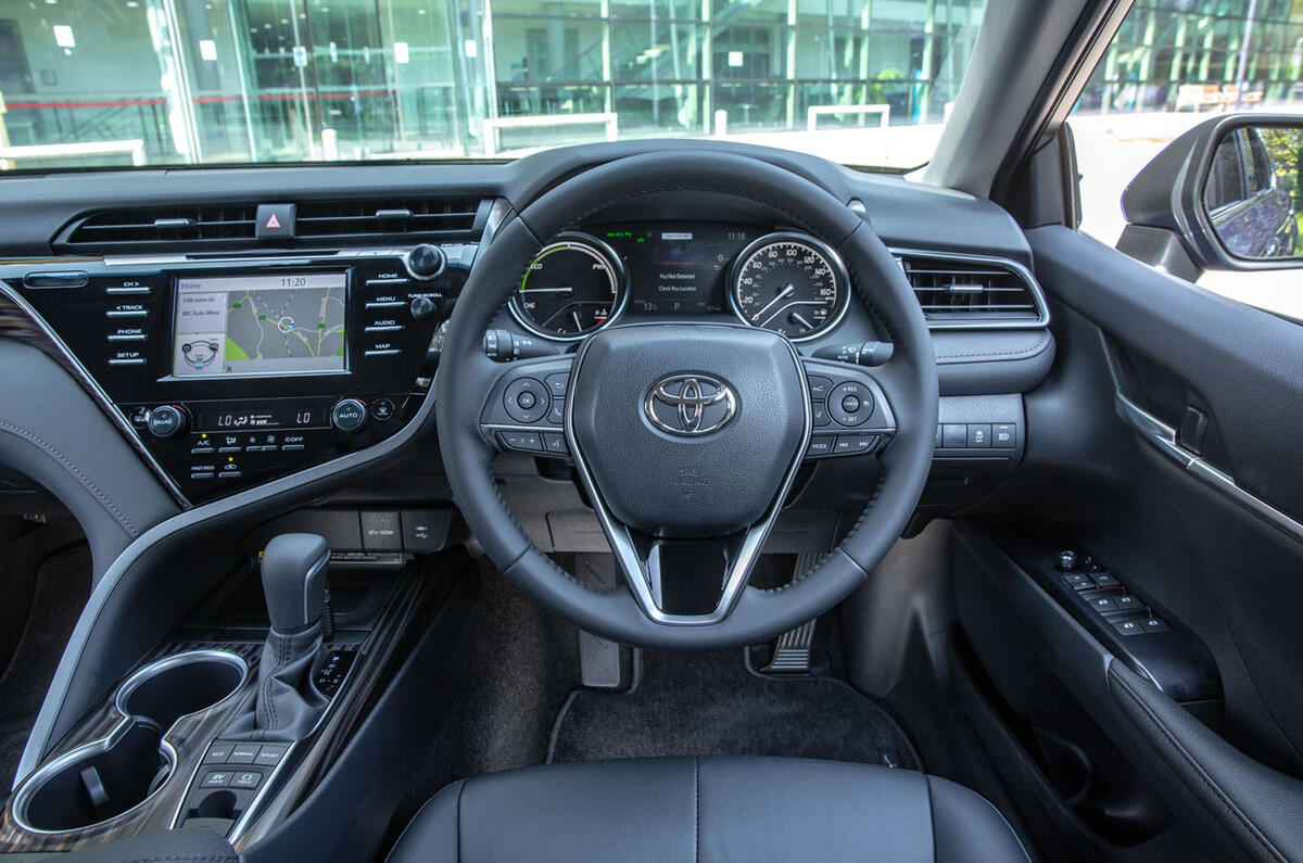 Toyota Camry 2019 review - dashboard