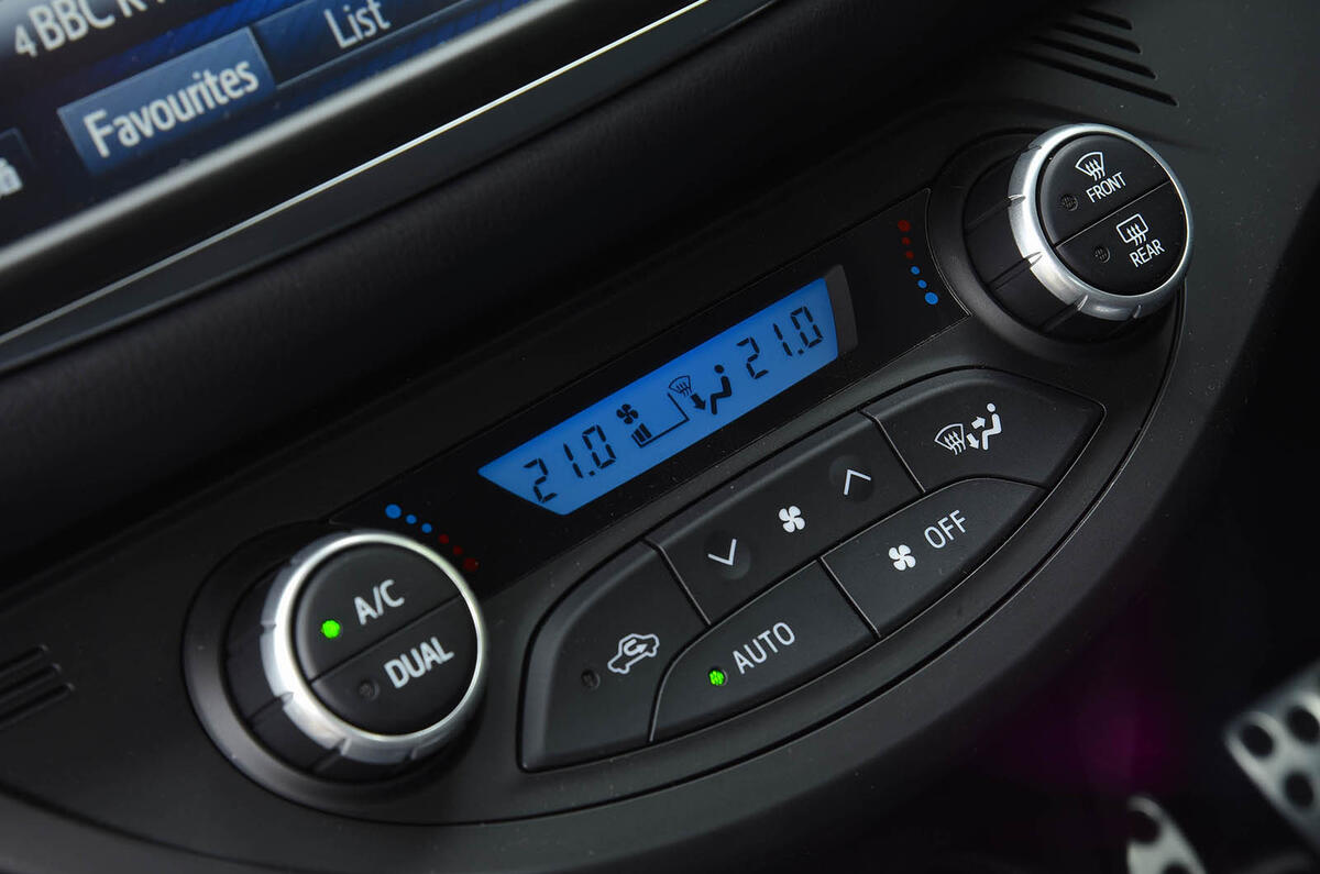 Toyota Yaris GRMN climate control
