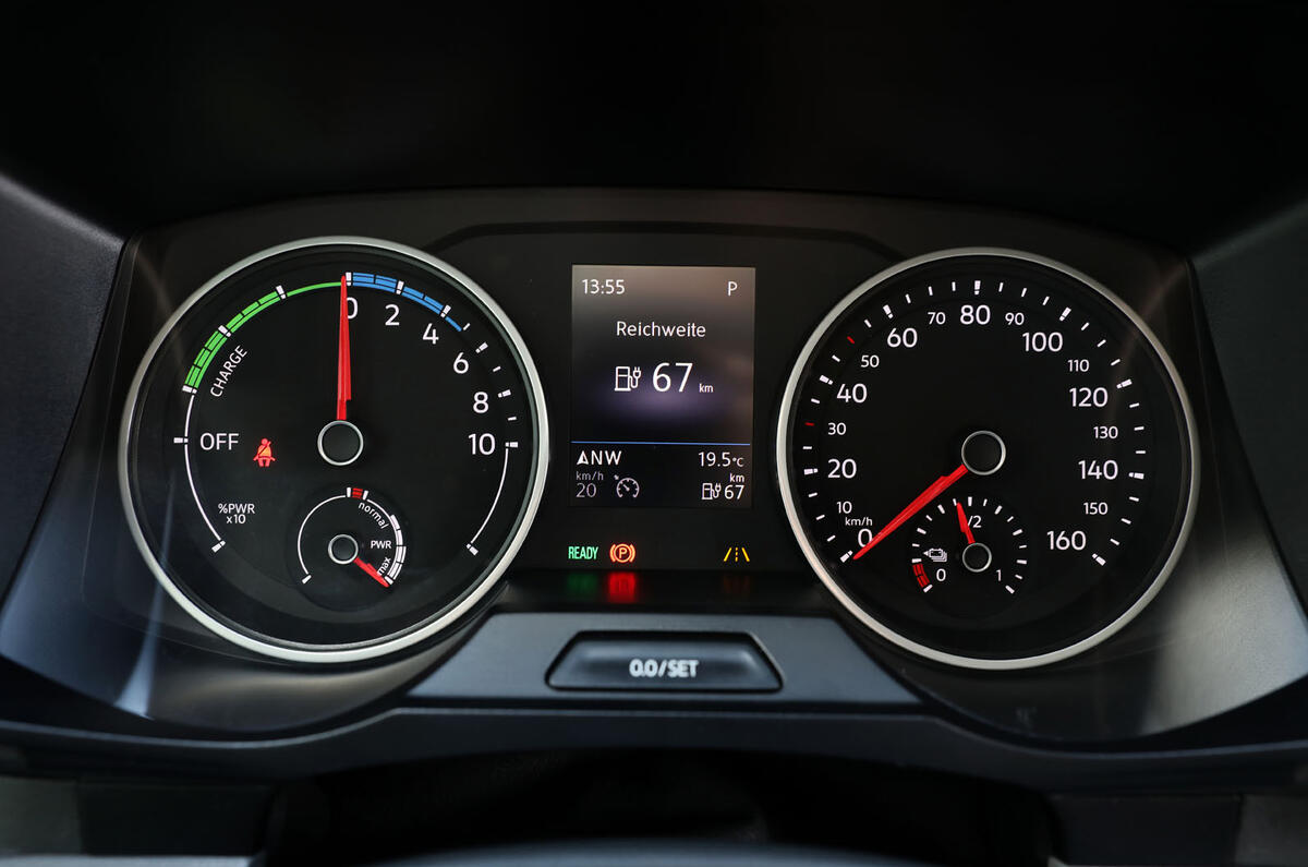 Volkswagen e-Crafter 2018 review - instrument cluster