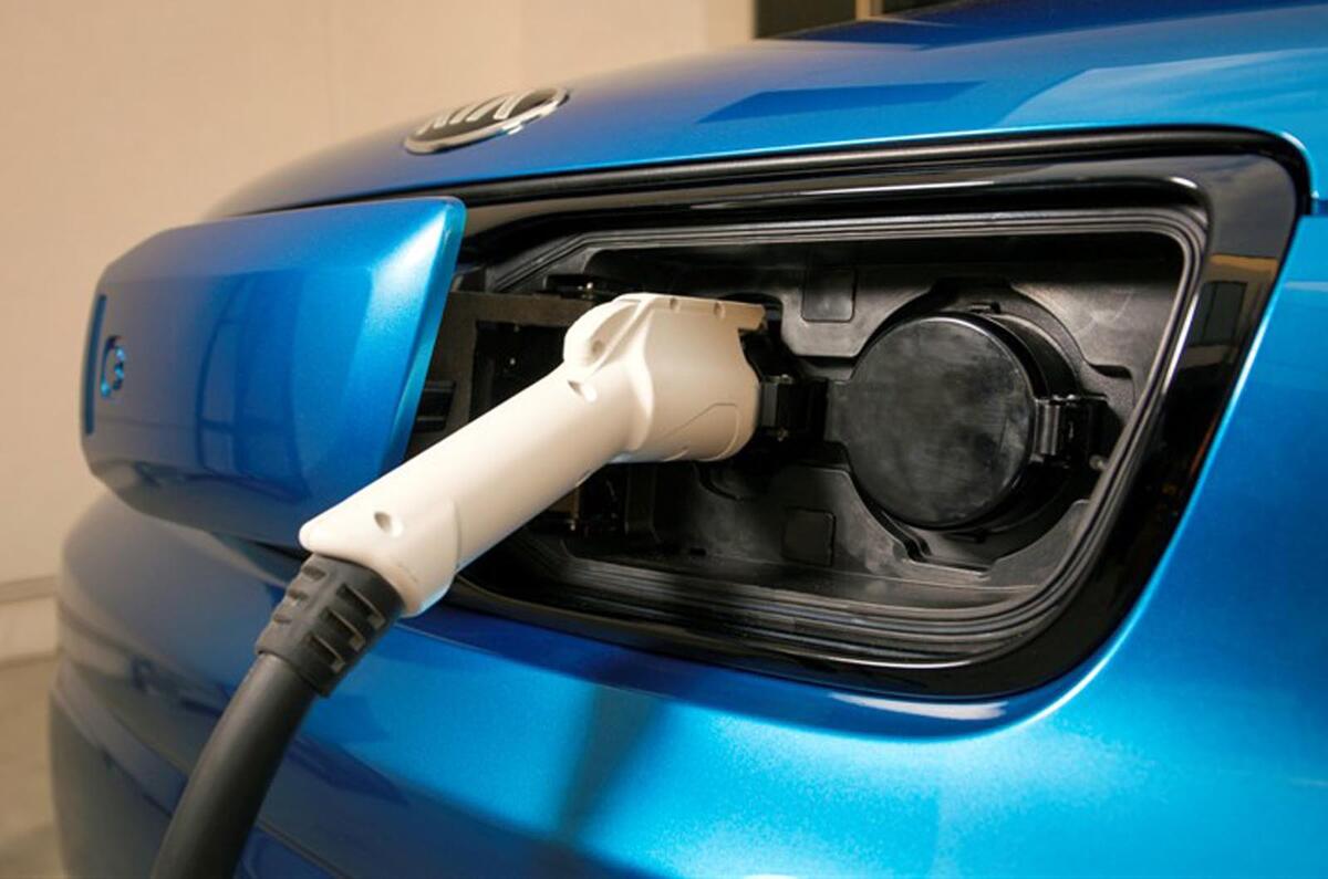 Wraps come off the Kia Soul EV at Chicago motor show