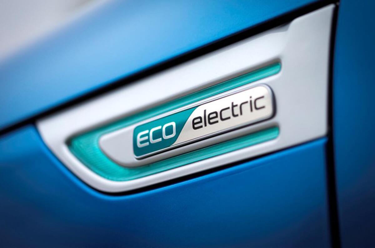 Wraps come off the Kia Soul EV at Chicago motor show