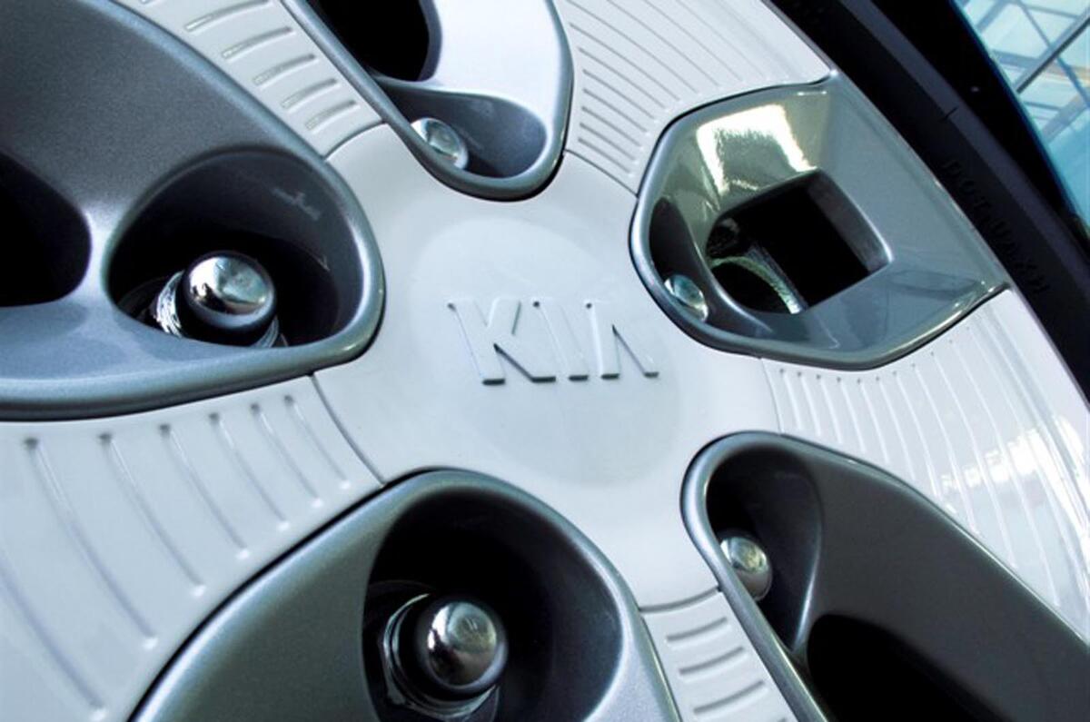 Wraps come off the Kia Soul EV at Chicago motor show