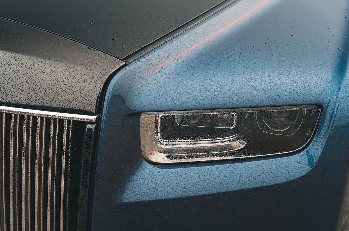 7 Rolls Royce Phantom S2 headlight