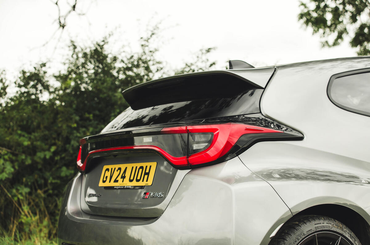 7TOYOTA GRYARIS 2024 REAR SPOILER 7TOYOTA GRYARIS 2024 REAR SPOILER