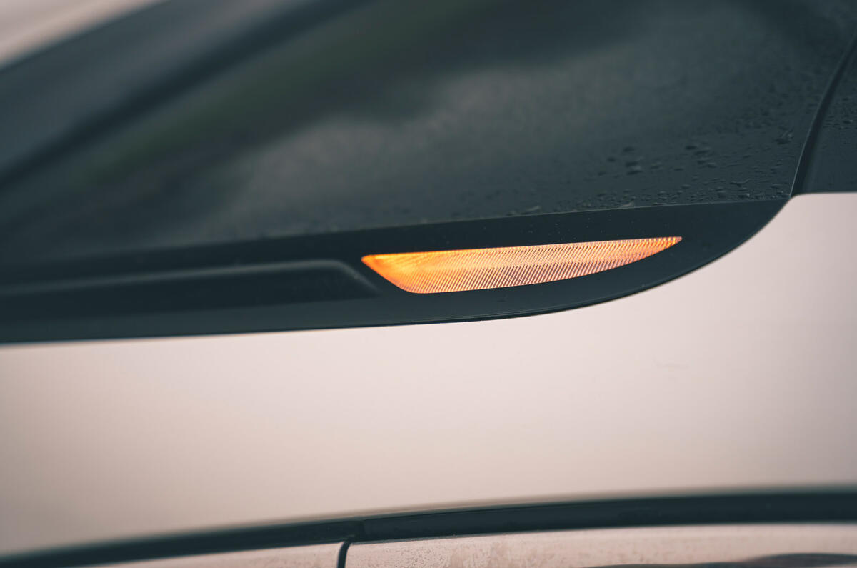 8 DS 9 2022 road test review indicators