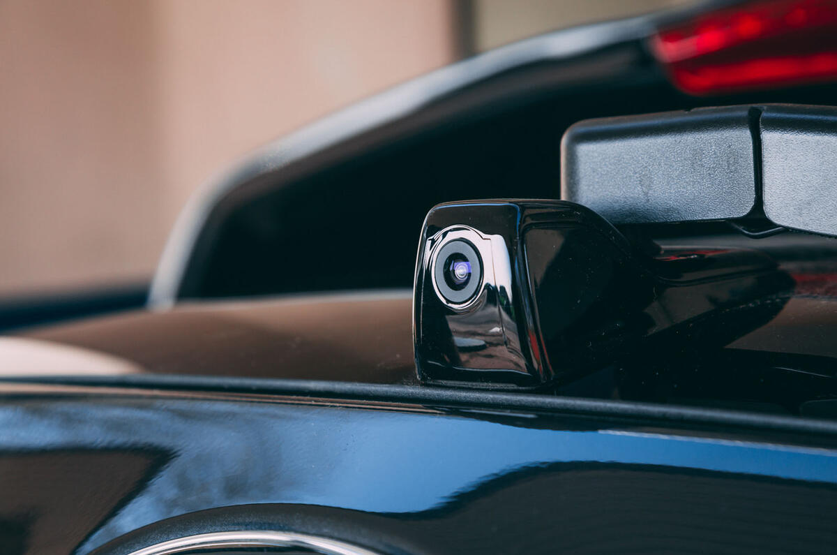 Kia e-Niro 2019 road test review - reversing camera