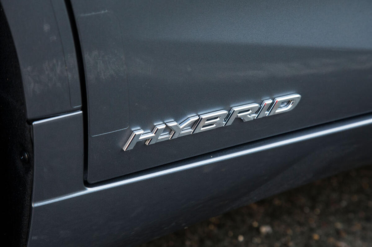 Lexus ES 2019 road test review - side badge