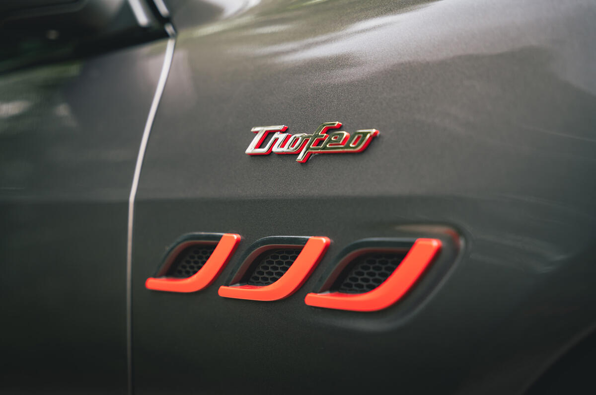 8 Maserati Quattroporte trofeo 2021 RT side decals