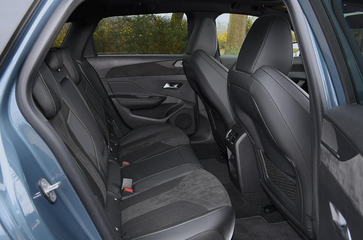 8 Peugeot 308 GT Plug in 2026 jb20260312 0816