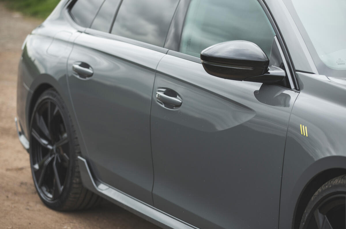 8 Peugeot 508 PSE SW 2021 RT sides