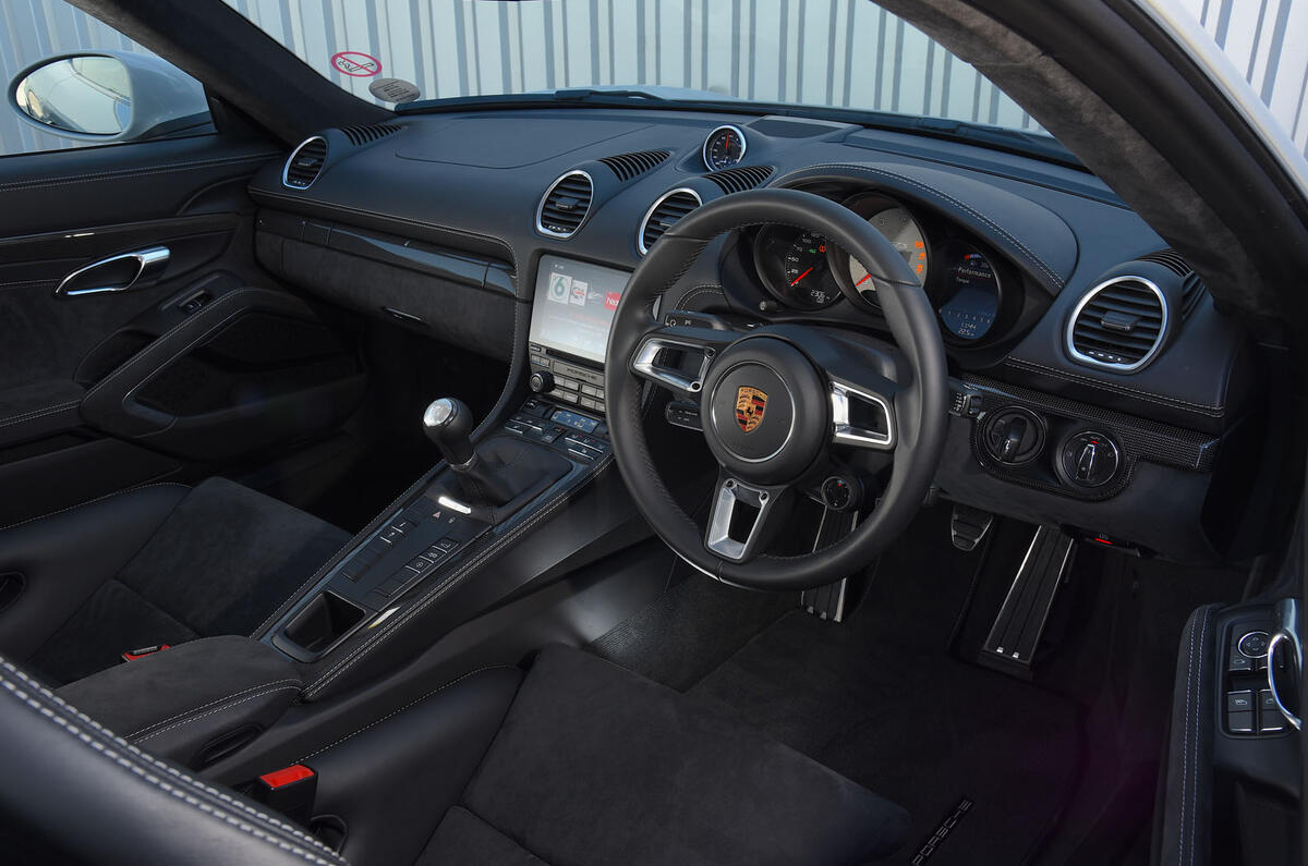 Porsche 718 Cayman GTS 2018 review dashboard