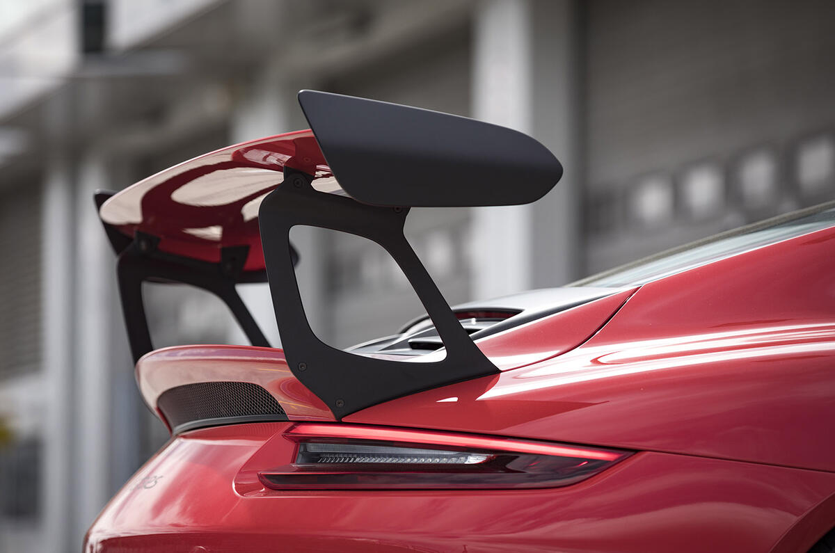 Porsche 911 GT3 RS 2018 review spoiler