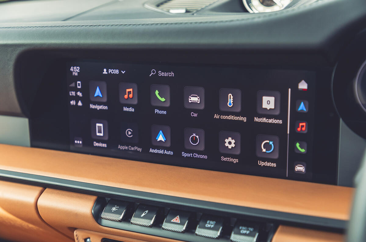 8 Porsche 911 S:T 2024 cornering infotainment 8 Porsche 911 S:T 2024 cornering infotainment