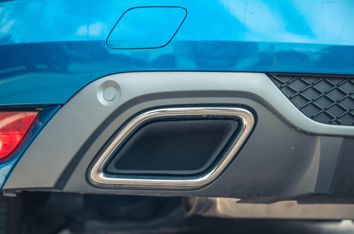 8 Renault Megane E Tech PHEV road test 2021 exhausts