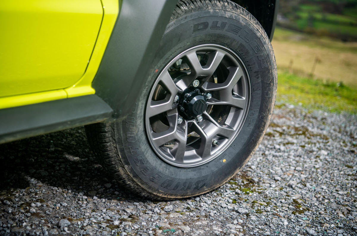 Suzuki Jimny 2018 : essai routier - jantes en alliage