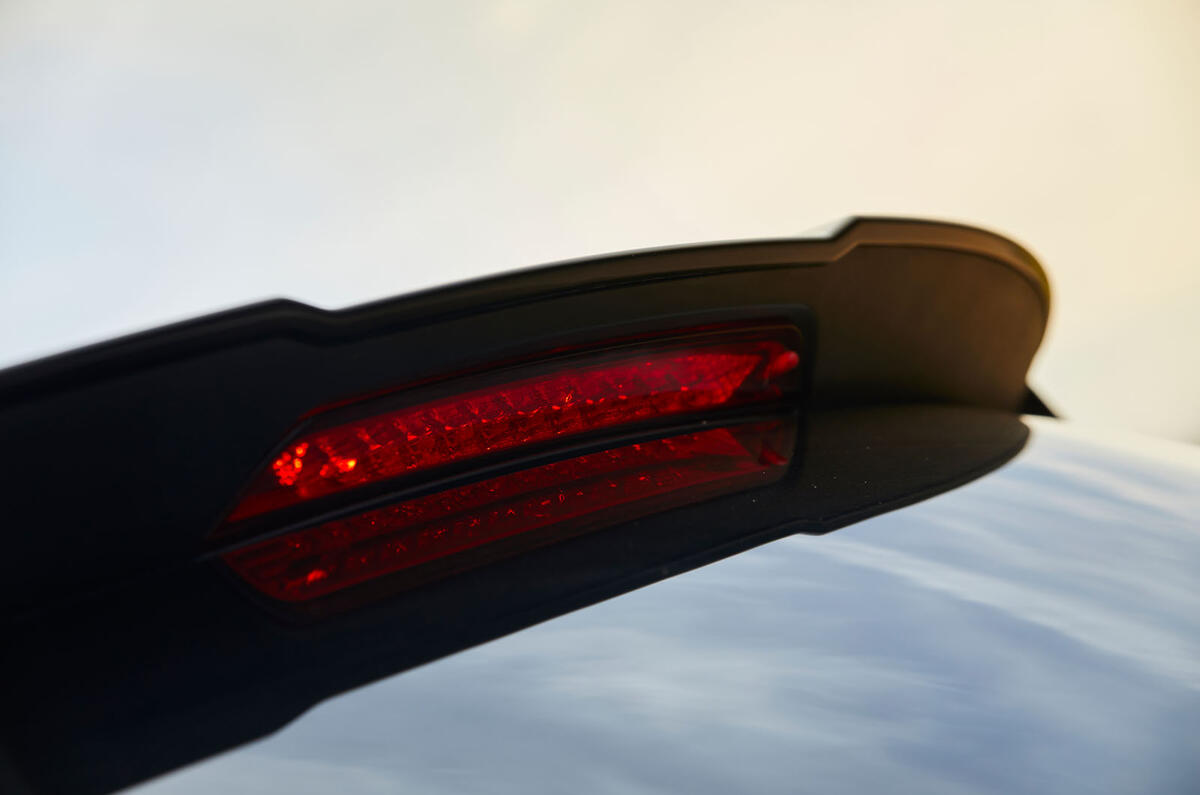 Vauxhall Grandland X Hybrid4 2020 road test review - spoiler