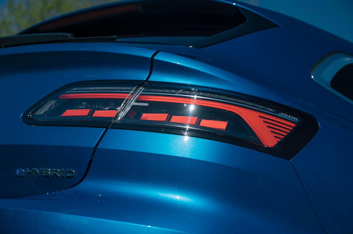 8 Volkswagen Arteon Shooting Brake 2021 RT rear lights