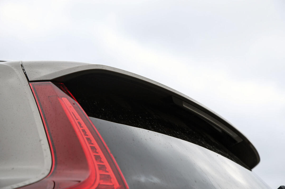 Volvo V60 2018 road test review spoiler 