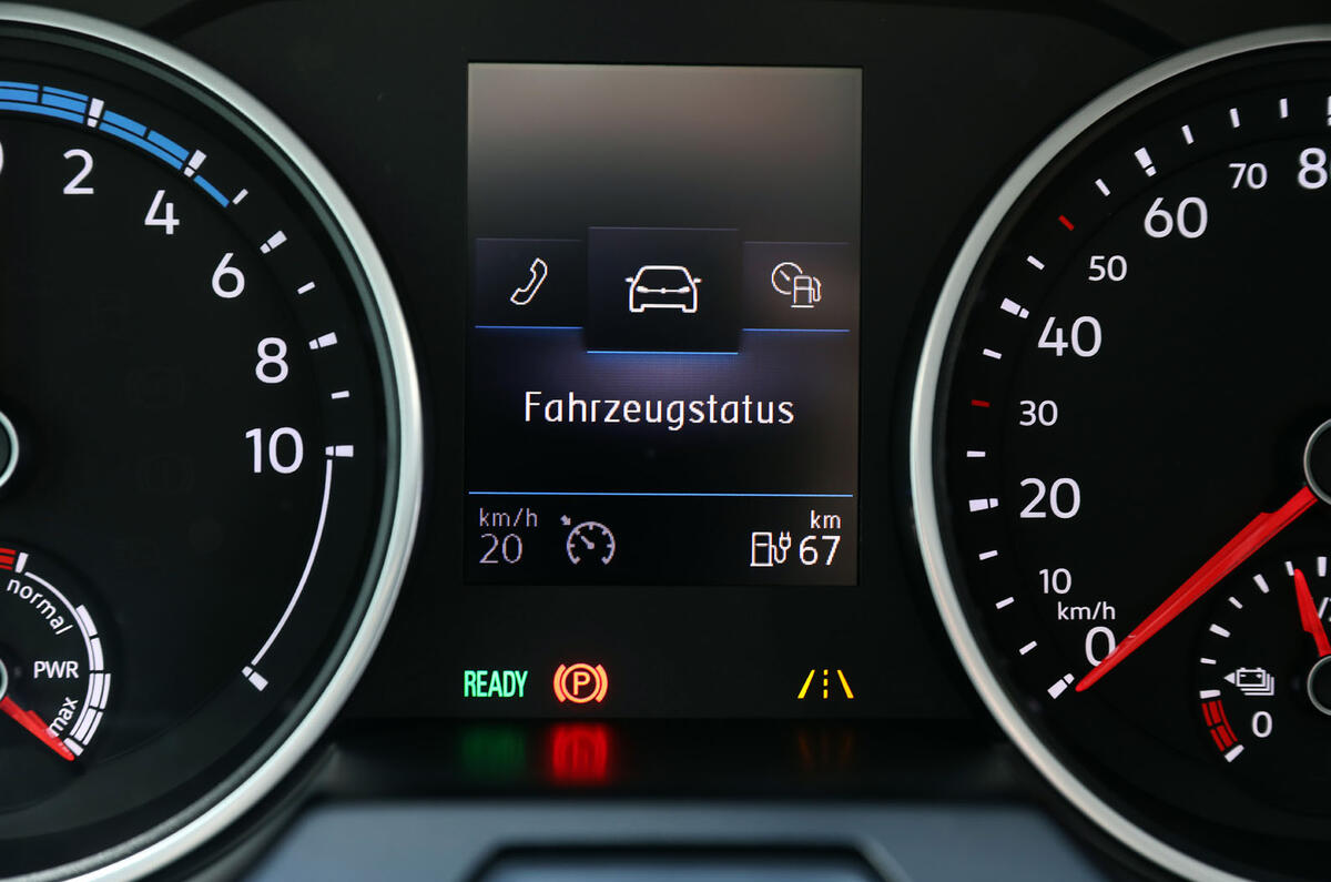 Volkswagen e-Crafter 2018 review - digital instruments