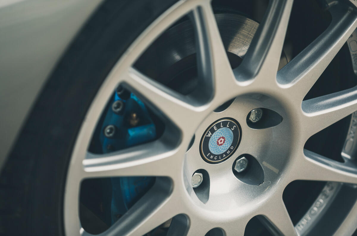 8 Wells Vertige 2021 first drive review brake calipers 8 Wells Vertige 2021 first drive review brake calipers