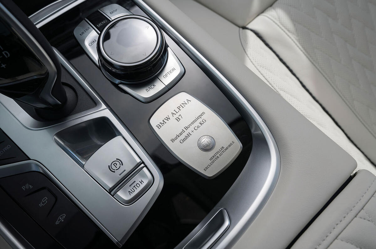 Alpina B7 2019 review - centre console
