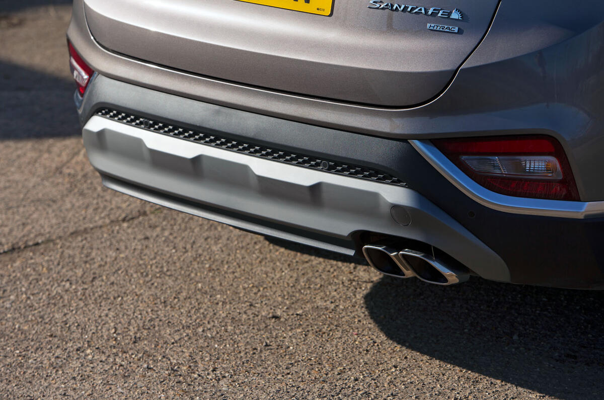Hyundai Santa Fe 2019 road test review - exhausts