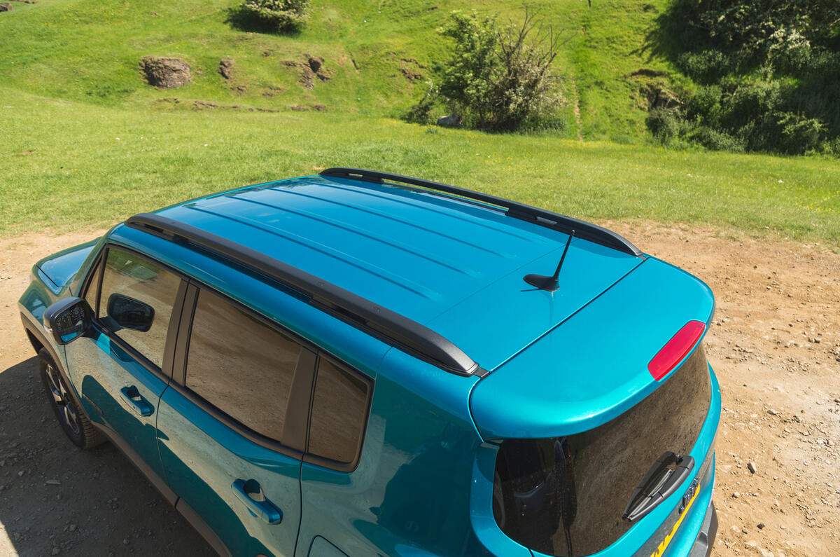 9 Jeep Renegade 4xe 2021 RT roof rails