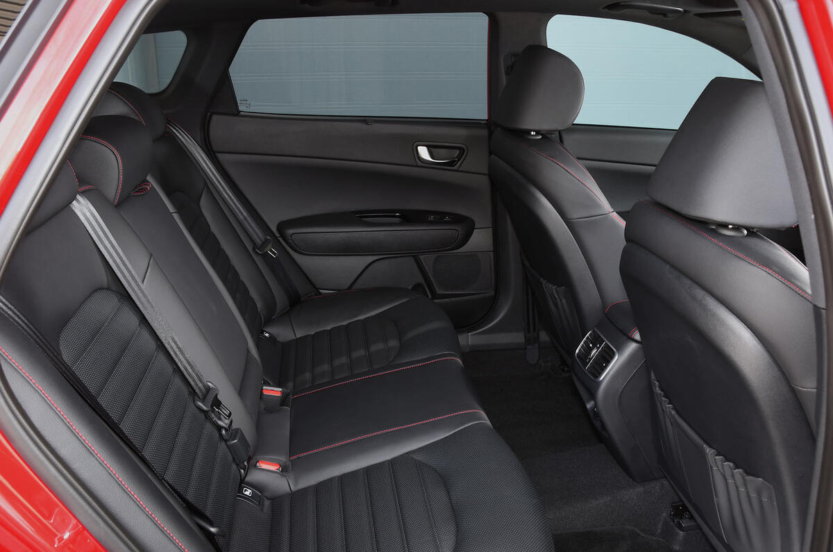Kia Optima Sportswagon 2018 review - rear seats