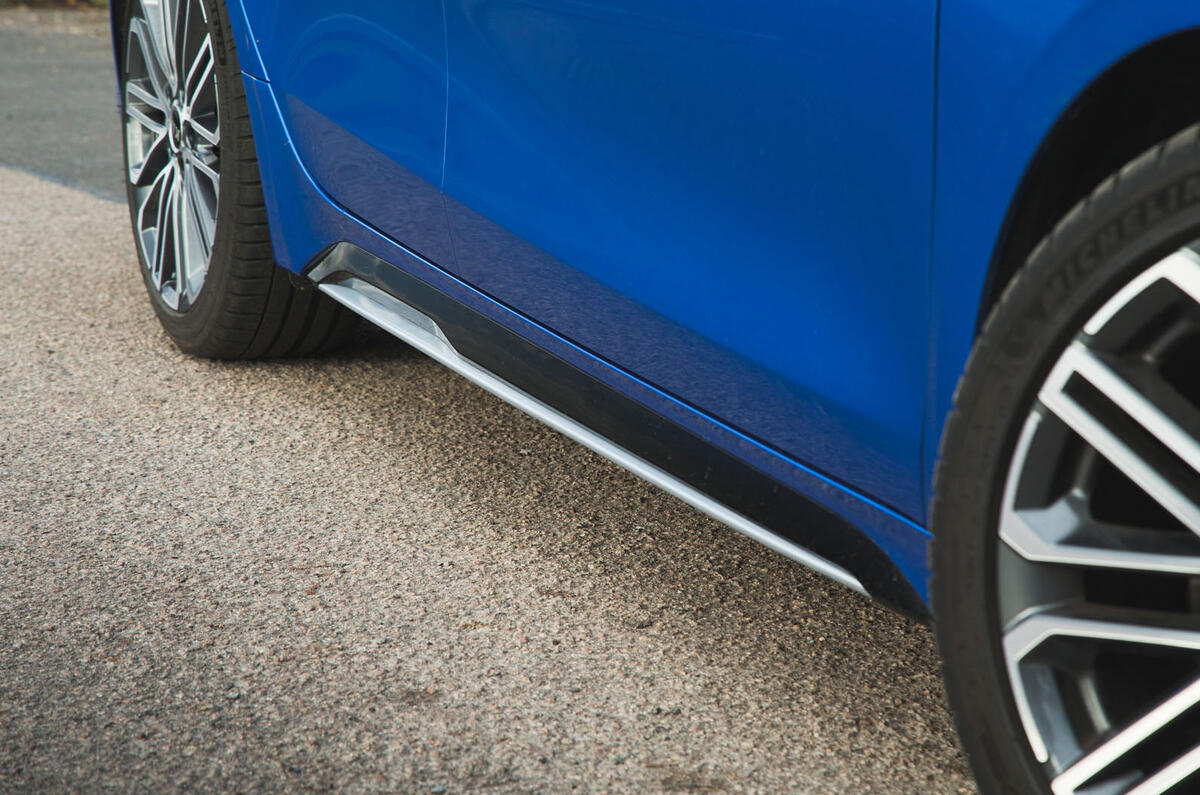 Kia Proceed GT-Line 2019 road test review - side skirts