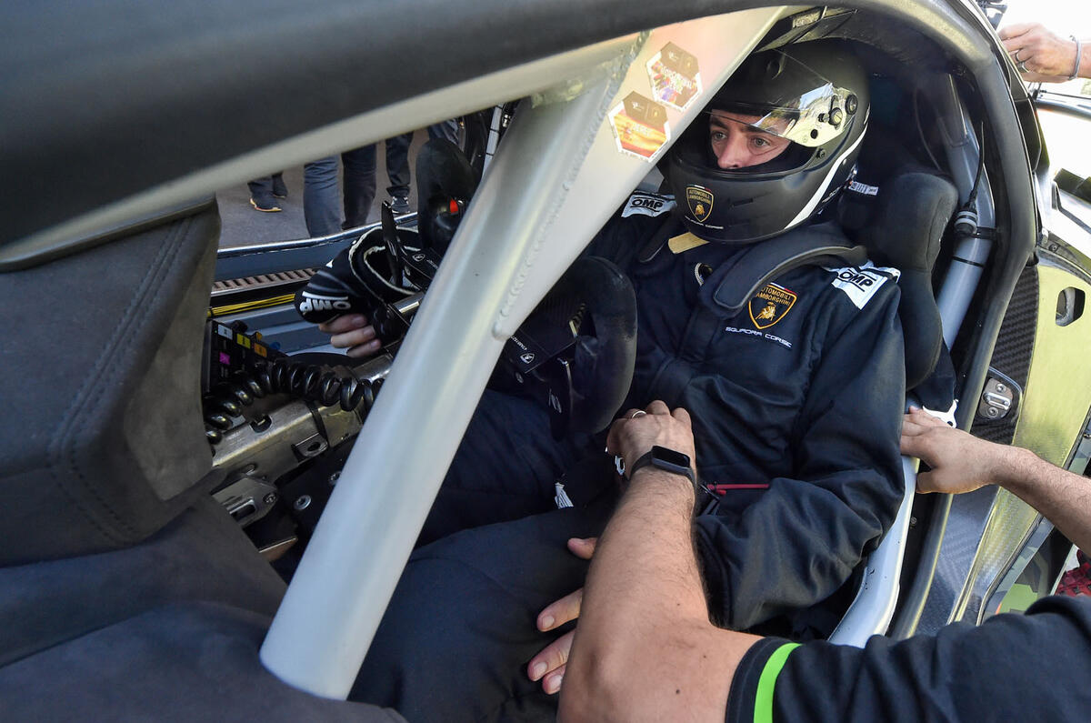 9 Lamborghini Essenza SCV12 2021 RT MD driver