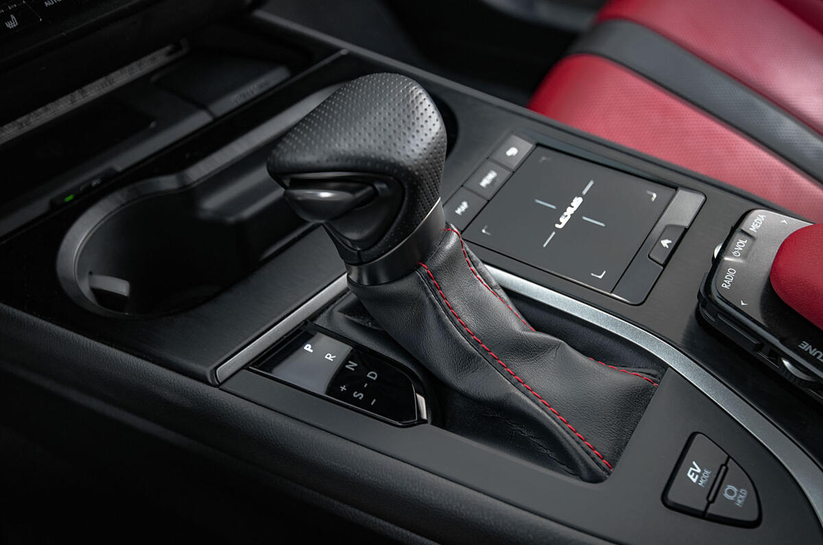Lexus UX 2019 road test review - centre console
