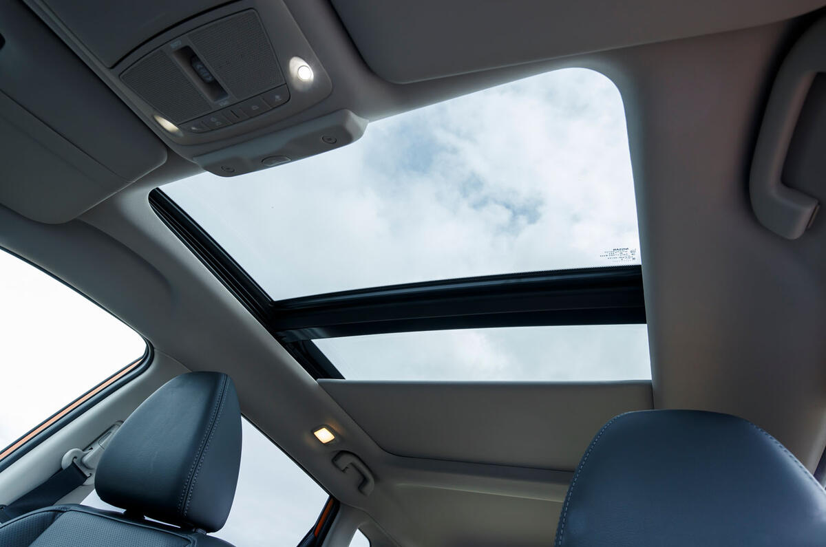 Nissan X-Trail road test review - sunroof
