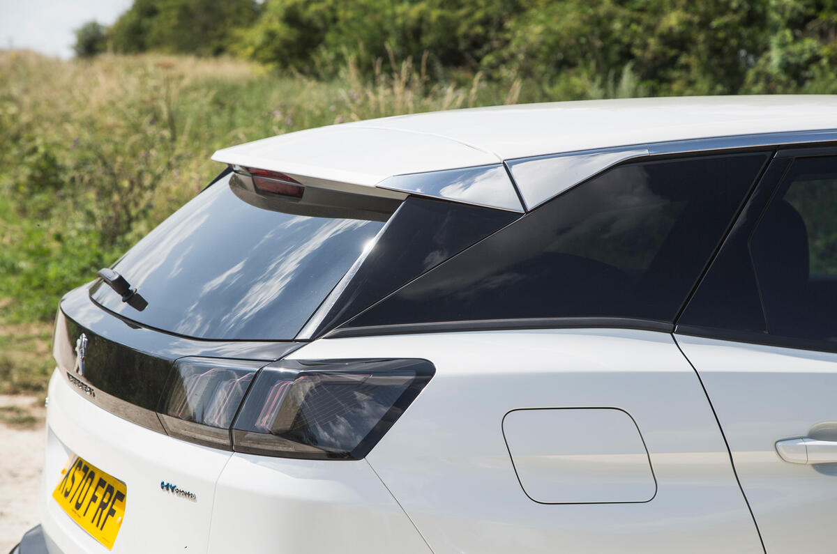 9 Peugeot 3008 2021 RT rear hatch 9 Peugeot 3008 2021 RT rear hatch