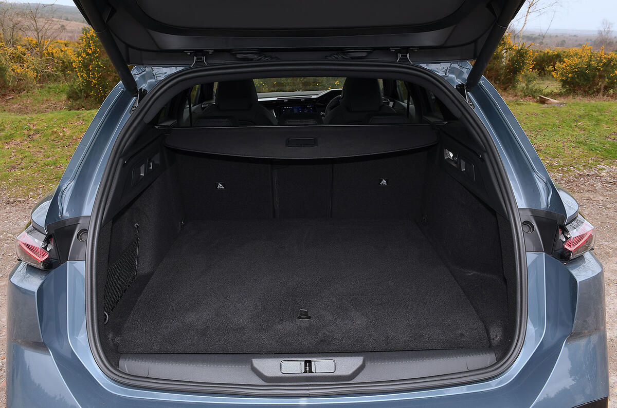 9 Peugeot 308 GT Plug in 2026 jb20260312 0818