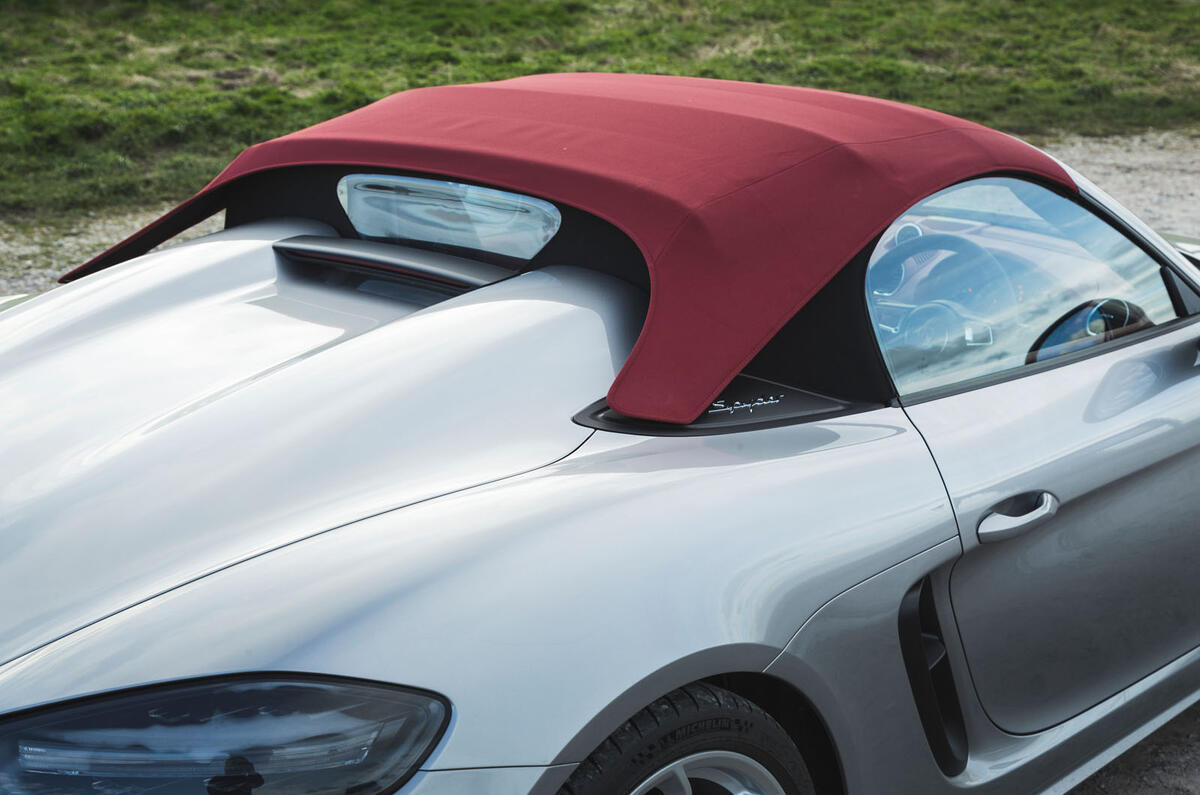 Porsche 718 Spyder 2020 road test review - roof
