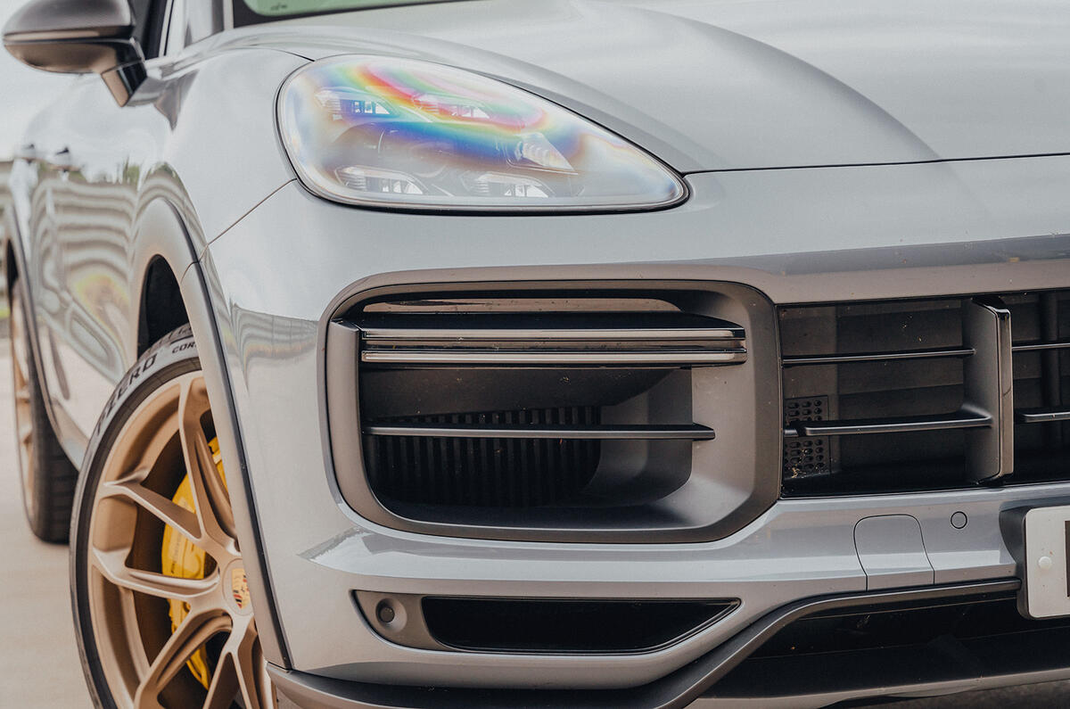 9 Porsche Cayenne Turbo GT intake