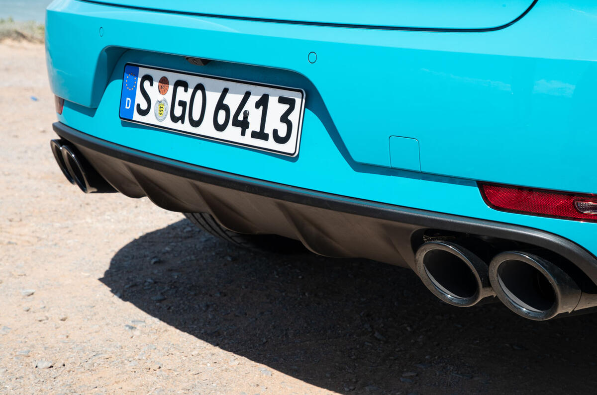 Porsche Macan Turbo 2019 road test review - exhausts