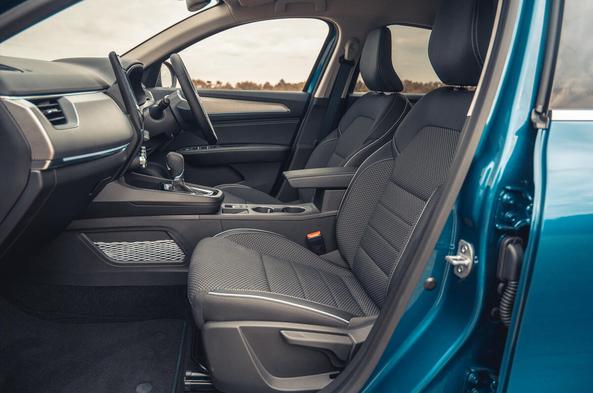 9 Renault Arkana 2021 road test review cabin 9 Renault Arkana 2021 road test review cabin