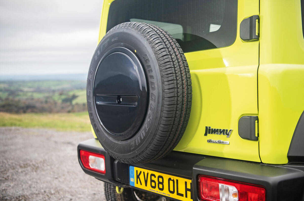 Suzuki Jimny 2018 : essai routier - roue de secours