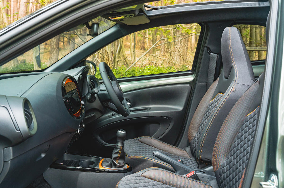 9 Toyota Aygo X RT 2022 front seats