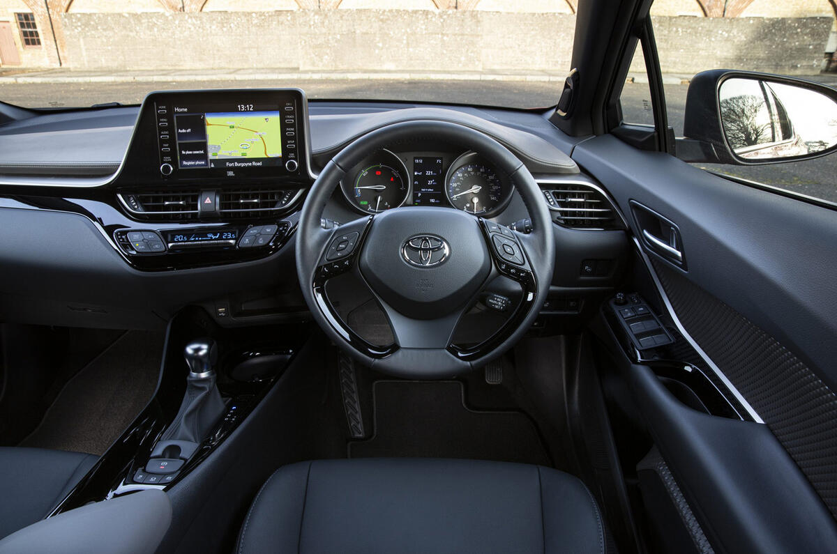 9 Toyota C HR 2021 RT dashboard