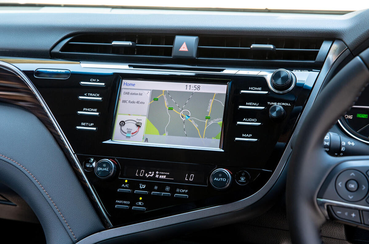 Toyota Camry 2019 review - infotainment