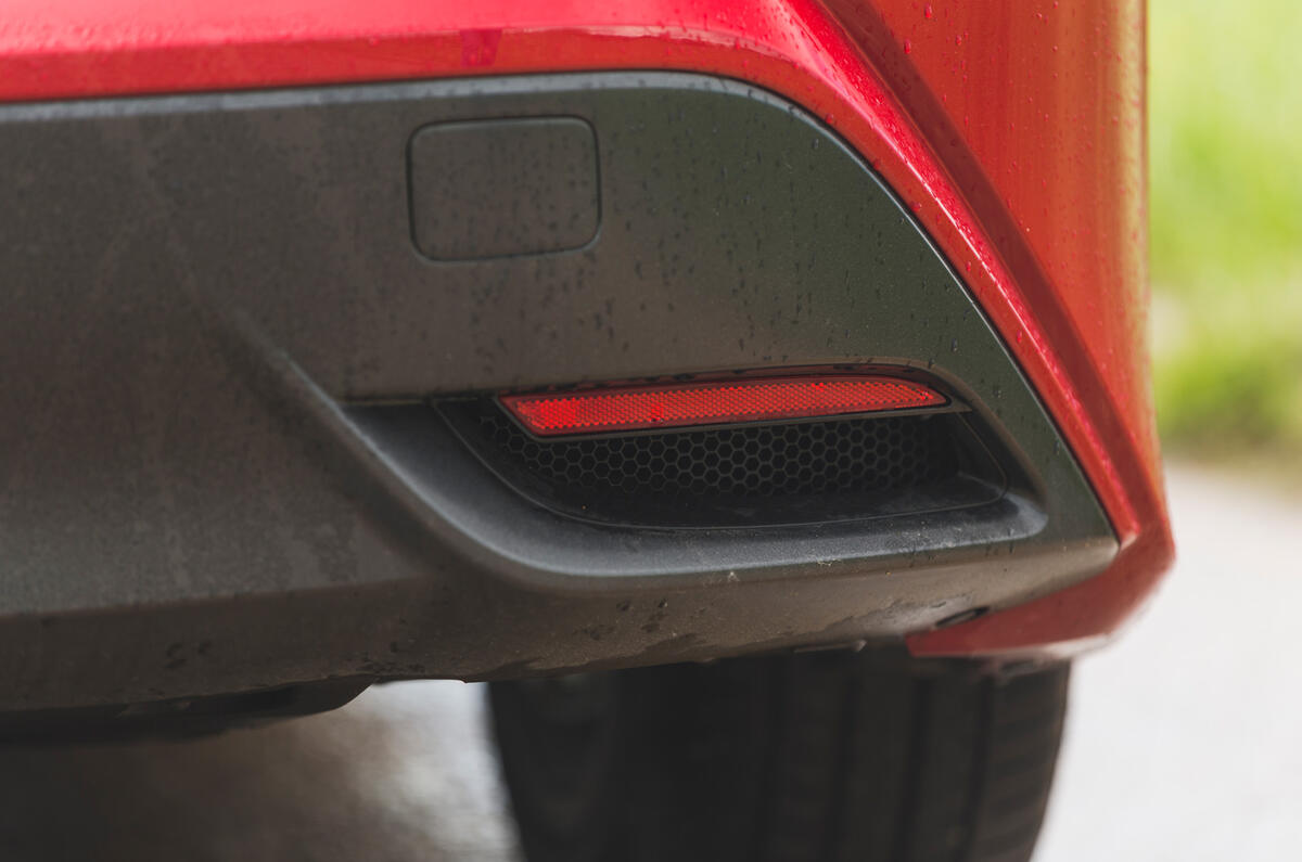 9 Toyota Mirai 2021 RT rear bumper