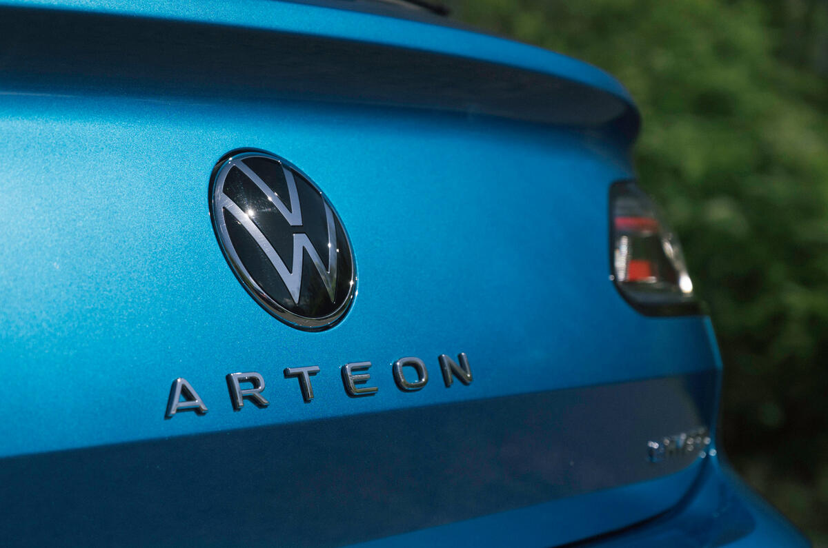 9 Volkswagen Arteon Shooting Brake 2021 RT rear badge