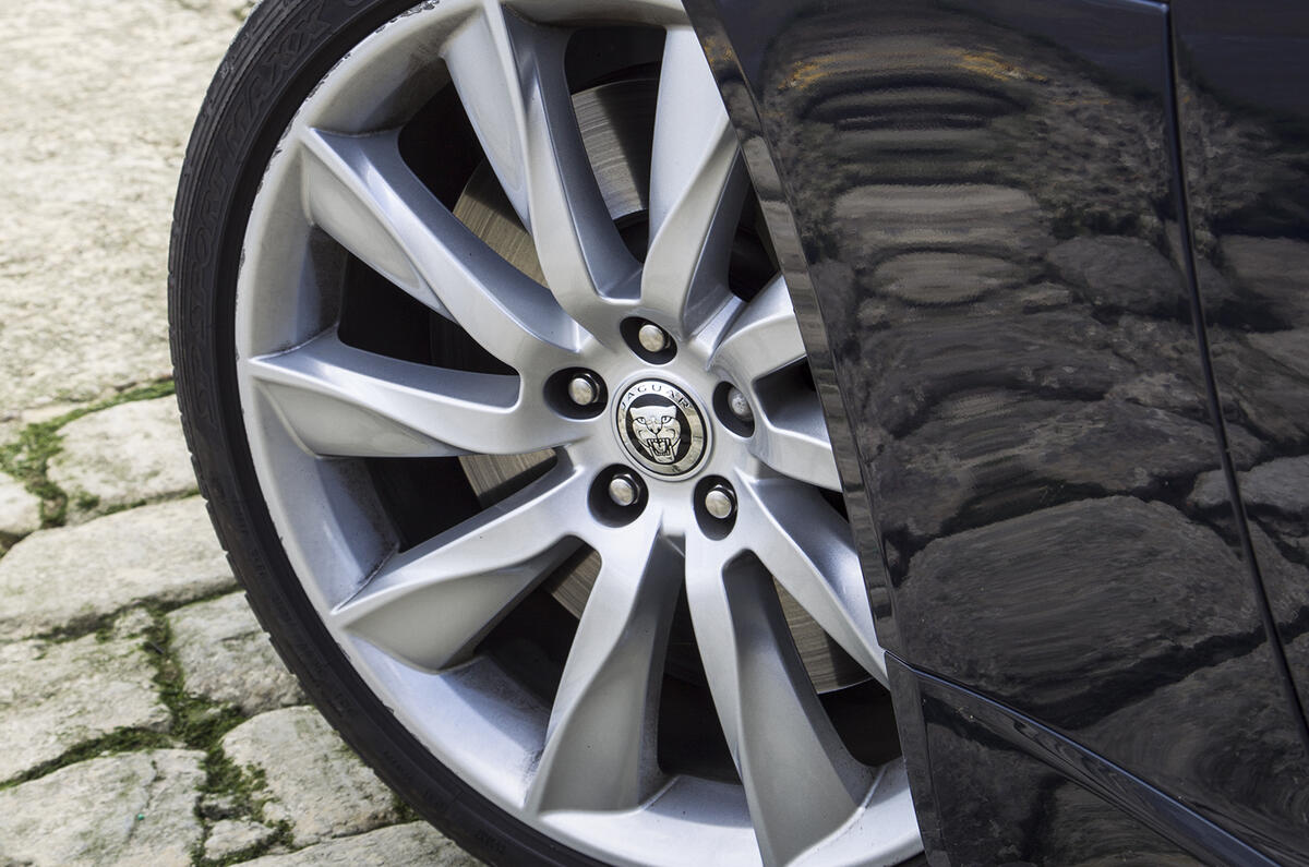 Sports car showdown - Jaguar F-type versus Porsche 911 Targa